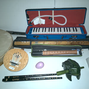 Collection of smaller instruments.